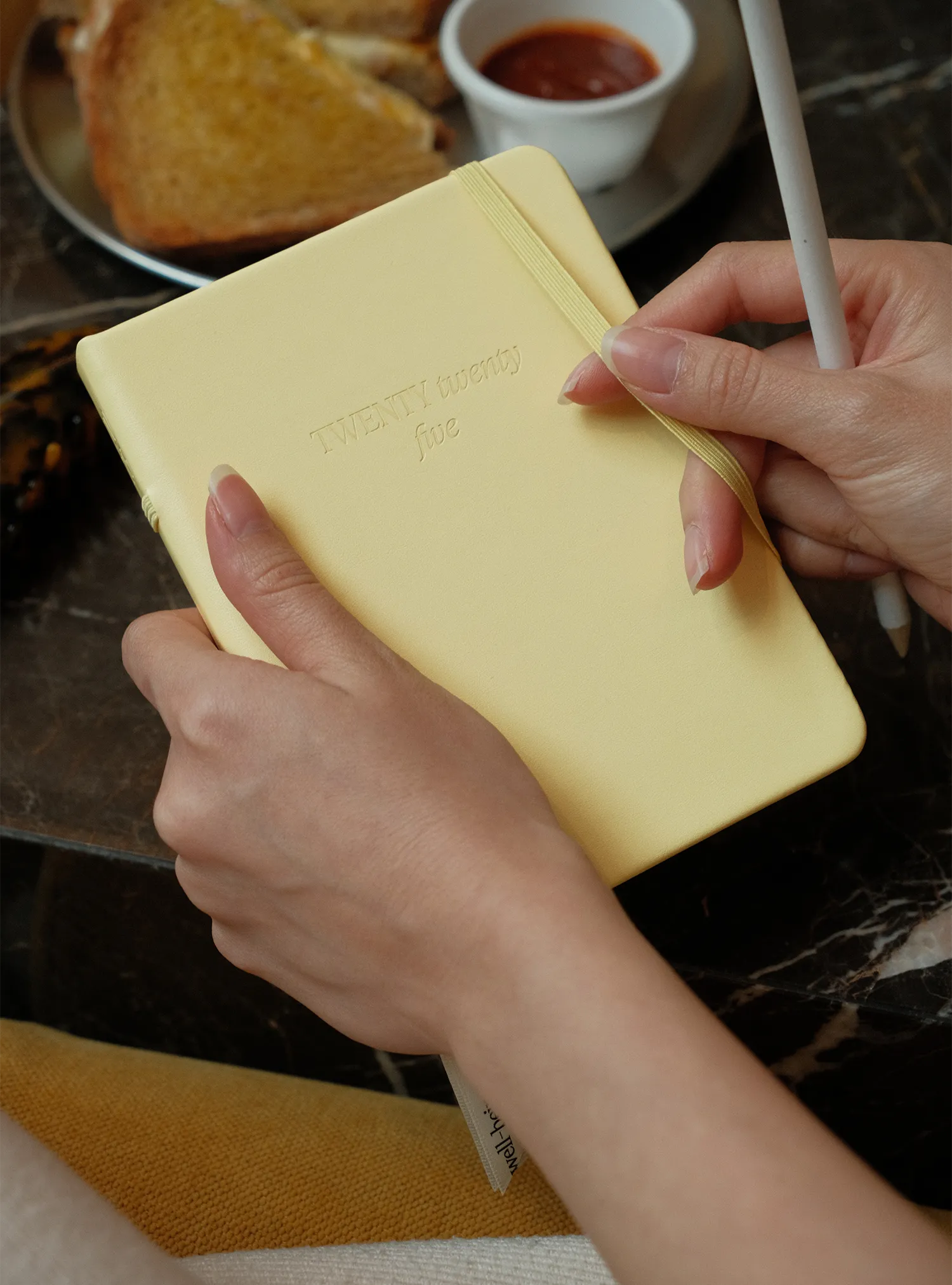 2025 Planner Compact (Buttercream)