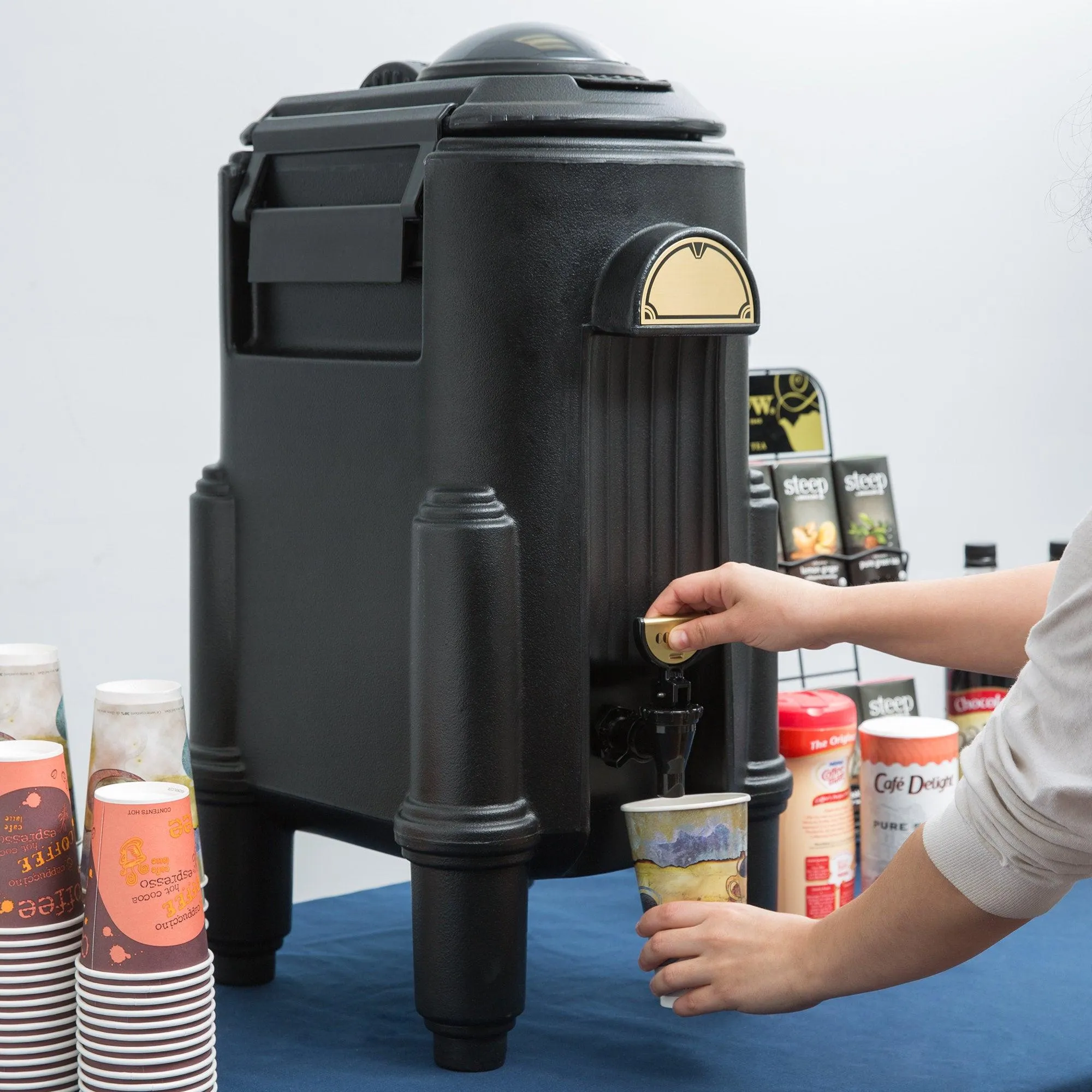 Cambro CSR5110 Camserver 5 Gallon Black Insulated Beverage Dispenser