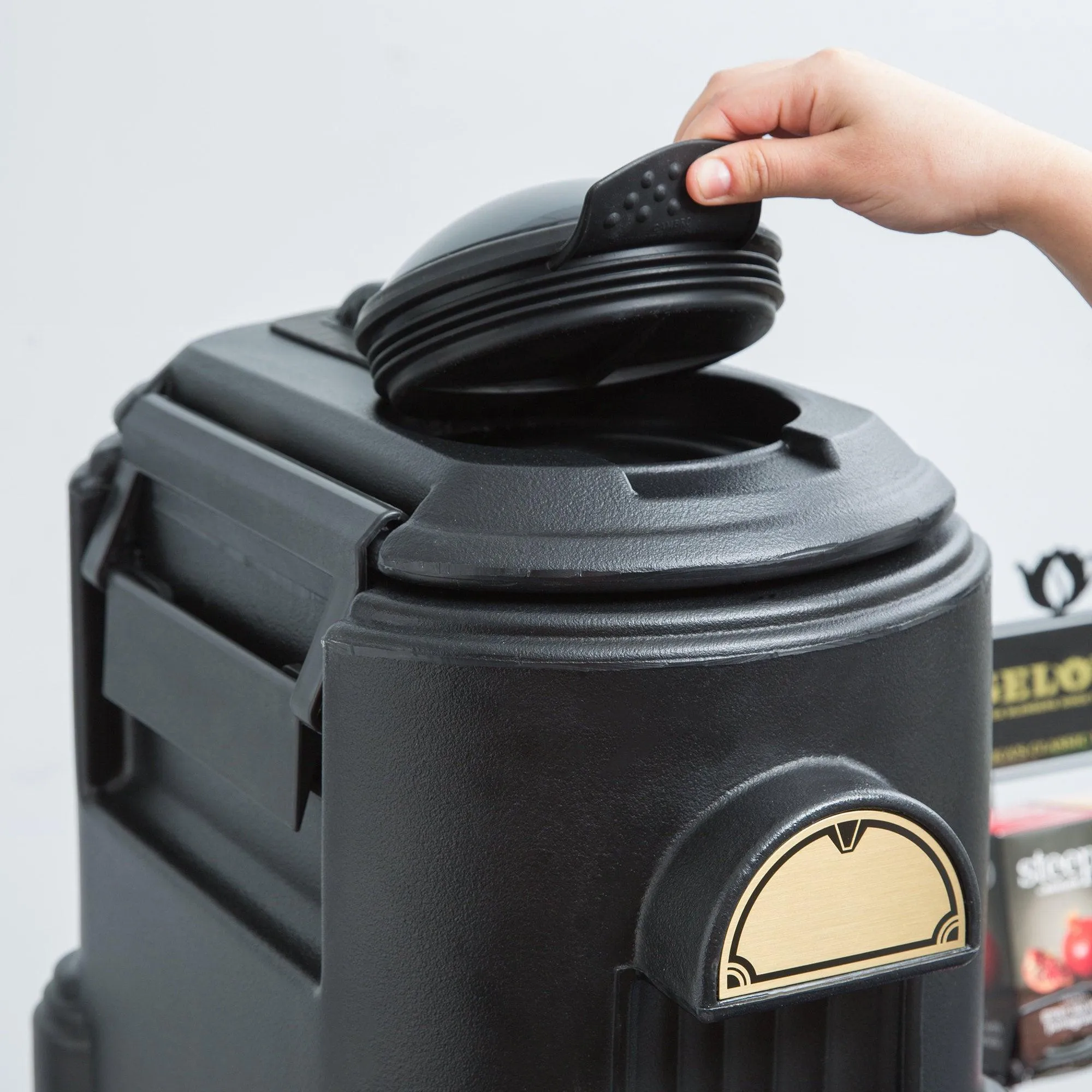 Cambro CSR5110 Camserver 5 Gallon Black Insulated Beverage Dispenser