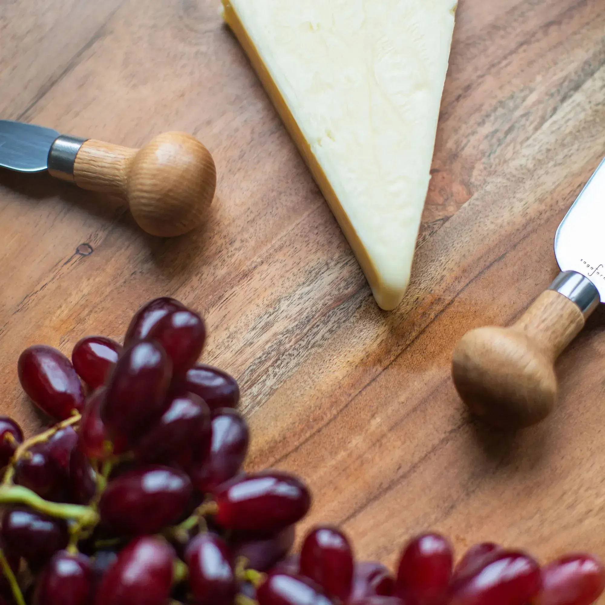 Round Charcuterie Board-Wood White Collection Acacia Wood