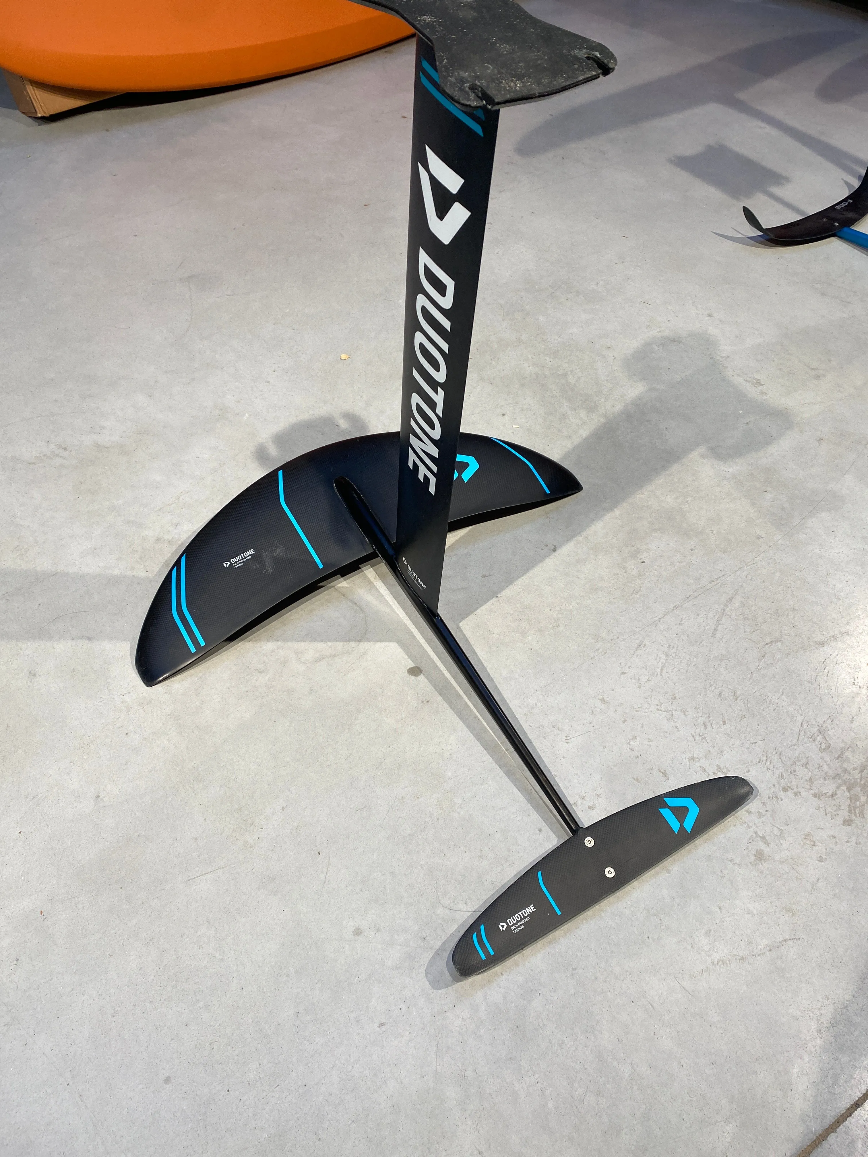 Used beginner kitefoil board - Duotone free 5'0   1250 FW   75 mast