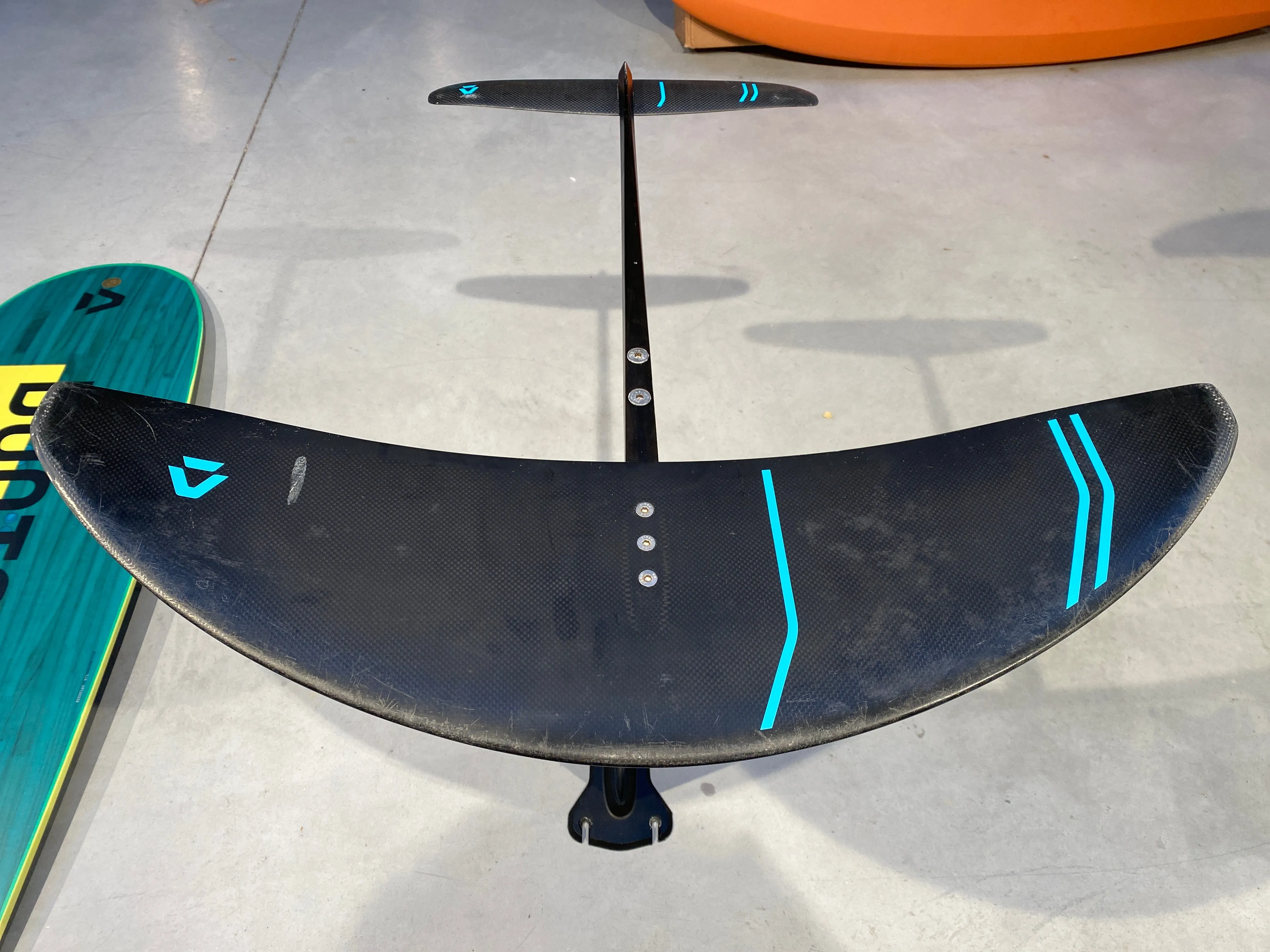 Used beginner kitefoil board - Duotone free 5'0   1250 FW   75 mast