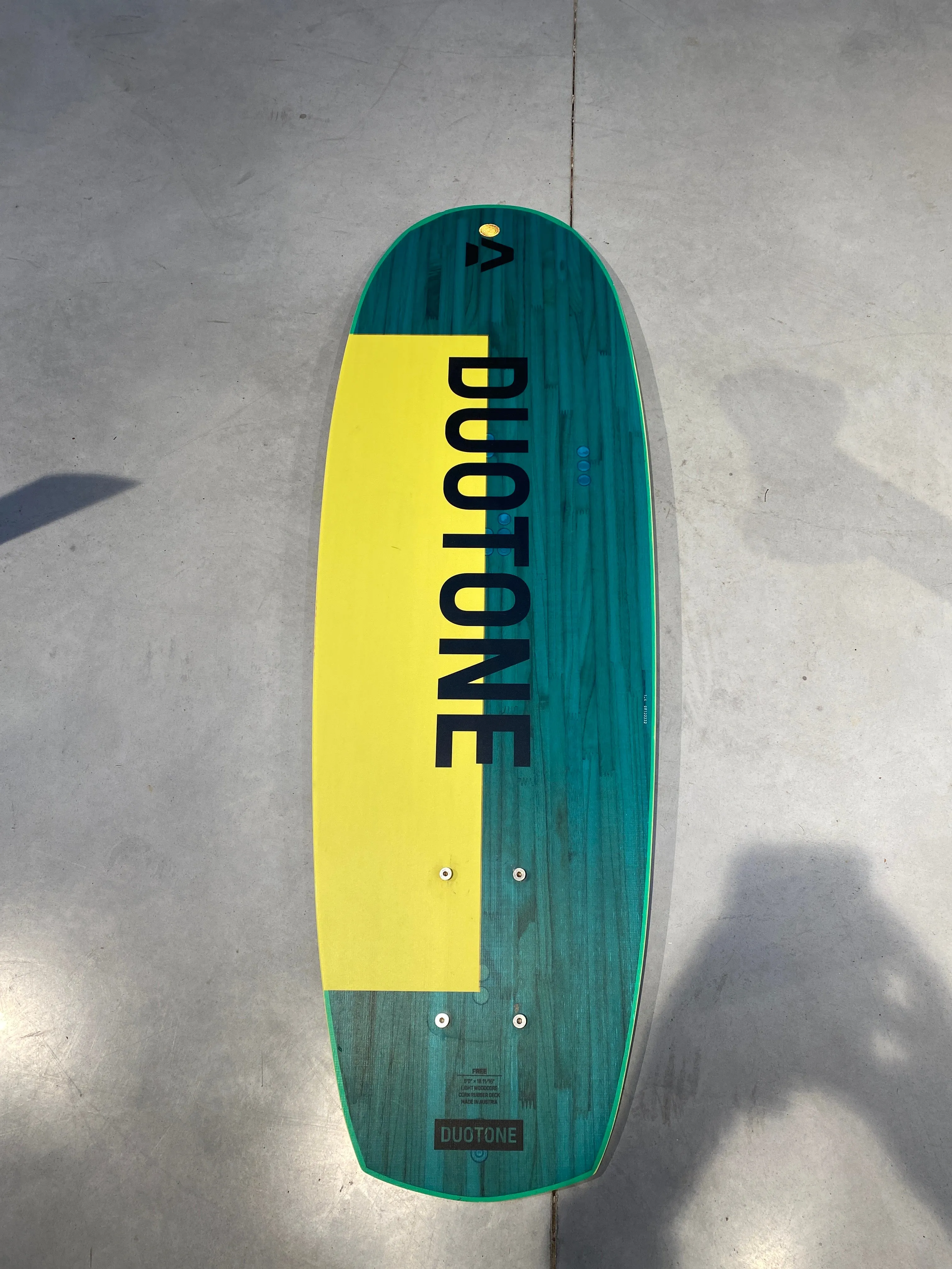Used beginner kitefoil board - Duotone free 5'0   1250 FW   75 mast